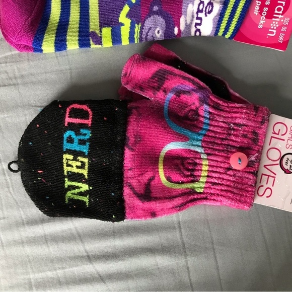 NWT Xhilaration Bundle of monkey socks and flip over gloves - Picture 5 of 9